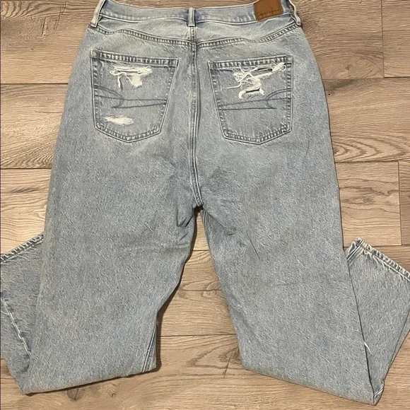 American Eagle Outfitters Ripped Light Blue High-Rise 90’s Boyfriend Jeans - Picture 2 of 9